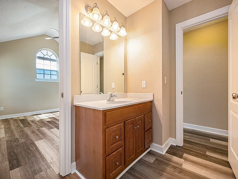 801 SW Peach Tree Ln — Photo 20