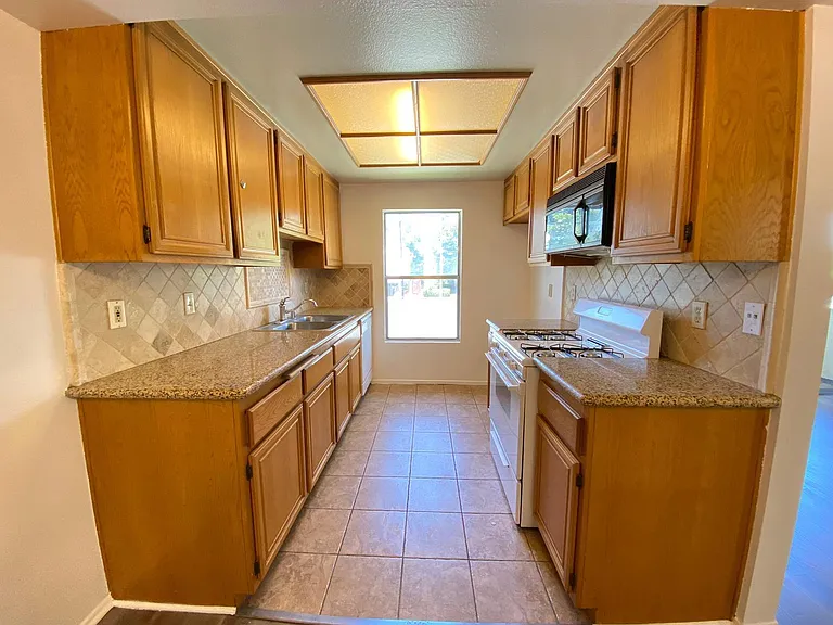 14950 Burbank Blvd #101 — Photo 4
