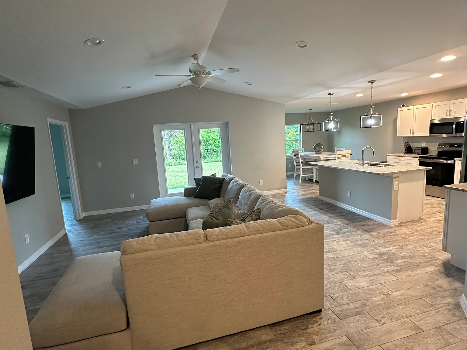 Dubarry Ave, Port Charlotte — Photo 4