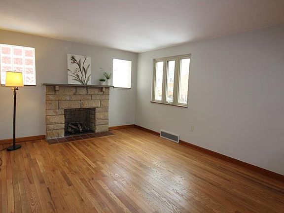 5th image of 4592 Echo Glen Dr