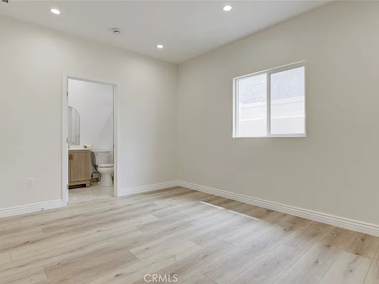 20502 Lull St — Photo 8