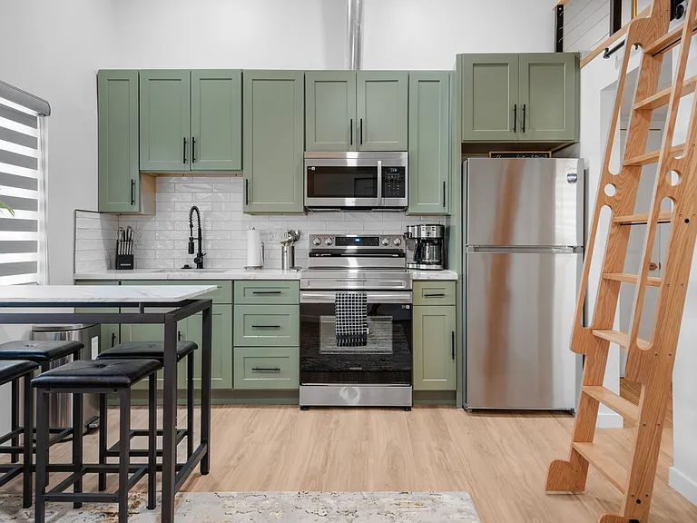 624 Monica Cir #B — Photo 2
