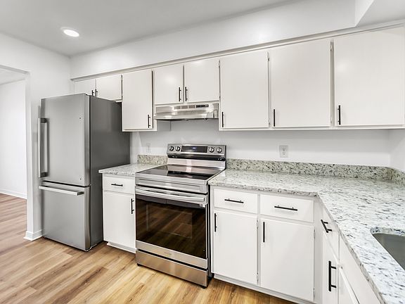 4th image of 1304 E Magnolia Cir #1306