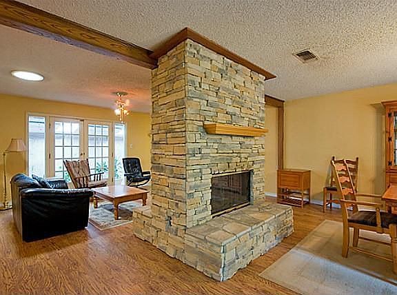 3rd image of 2906 Friendswood Dr