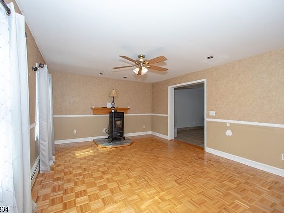5th image of 105 Valley Road