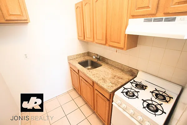 Rented by Jonis Realty | media 11