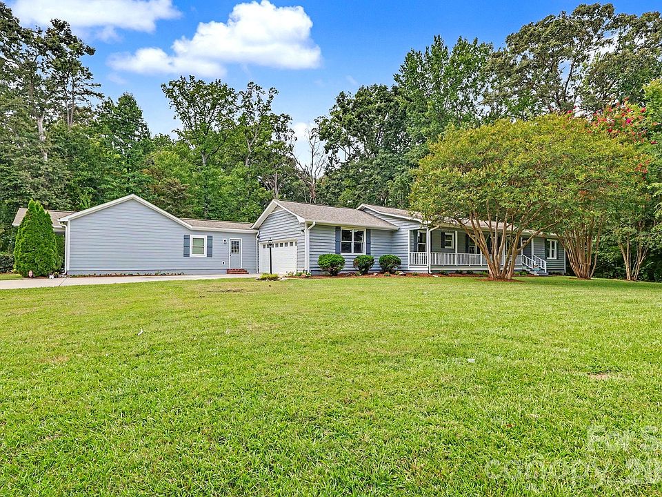 1st image of 3201 Fairforest Dr