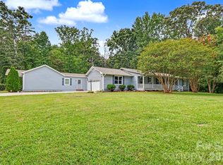 3201 Fairforest Dr, Matthews, NC 28104