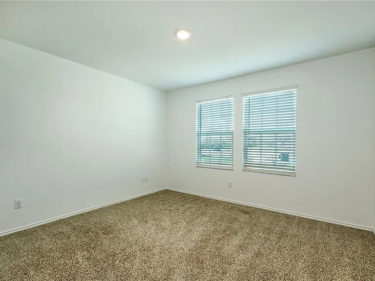 1007 Wolseley Cv — Photo 11