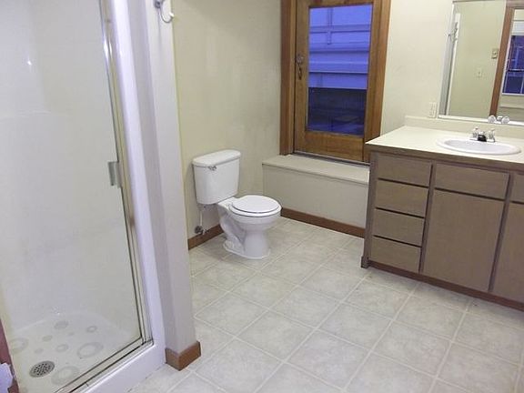 5th image of 2808 Hoyt Ave APT 304
