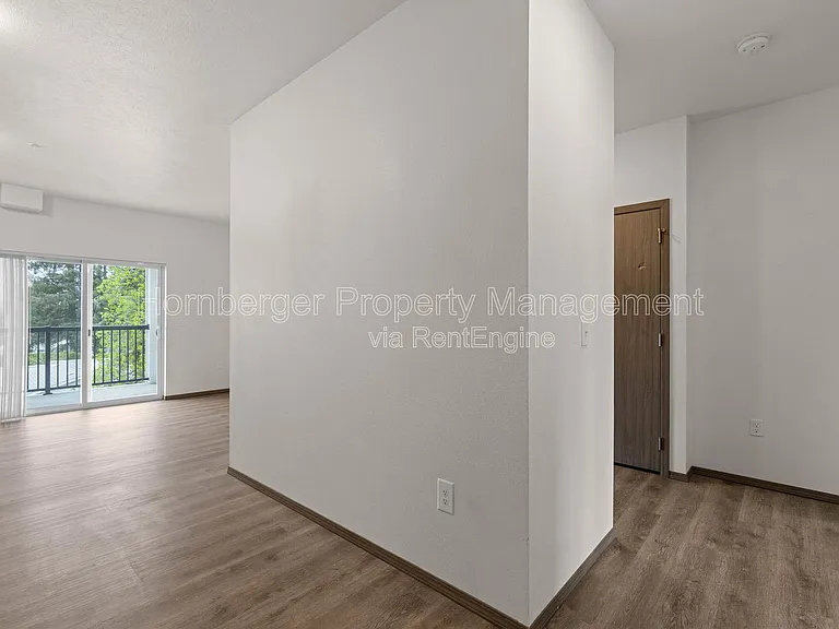 4th Ave Apartments — Photo 2