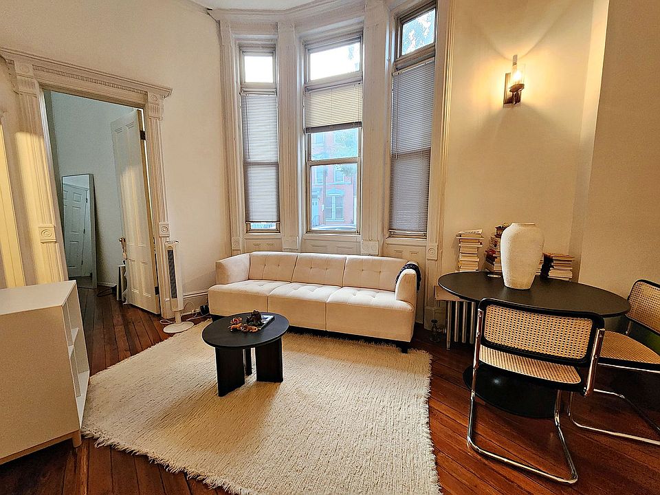 1st image of 33 N Henry St #1R