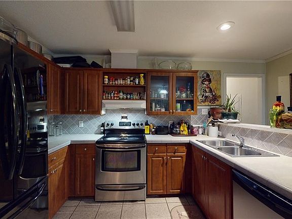 4th image of 3556 Oakdale Dr