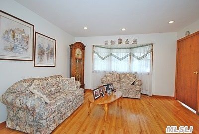 2nd image of 152 N Richmond Ave