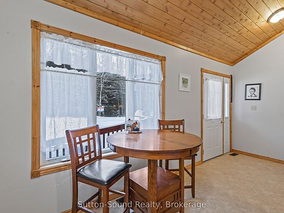 3rd image of 554 Stokes Bay Rd