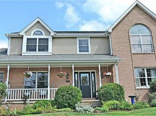 136 Glenbrook Dr, Cranberry Township, PA 16066