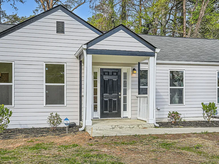 2069 Sandtown Rd SW — Photo 1