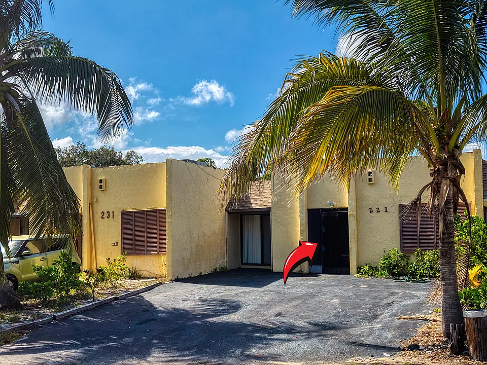 221 NW 43rd Pl