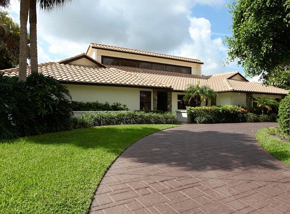 3rd image of 361 Glenbrook Dr