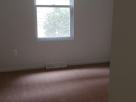 3rd image of 1651 Wilkshire St