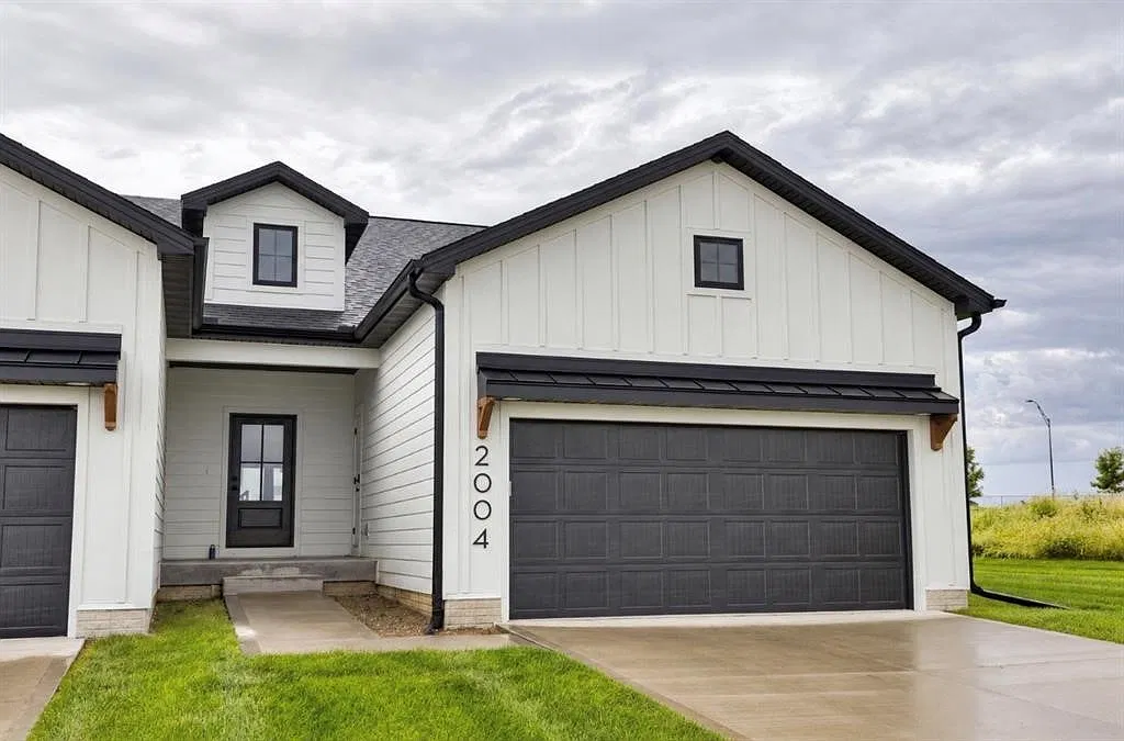 4 bed, 3.0 bath, 1208 sqft, $2,500 — Photo 1