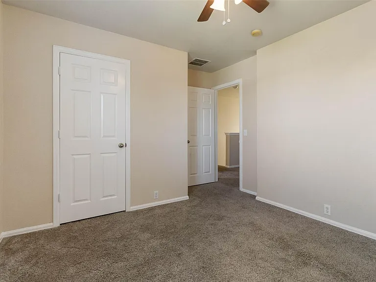 401 Spruce Dr — Photo 22
