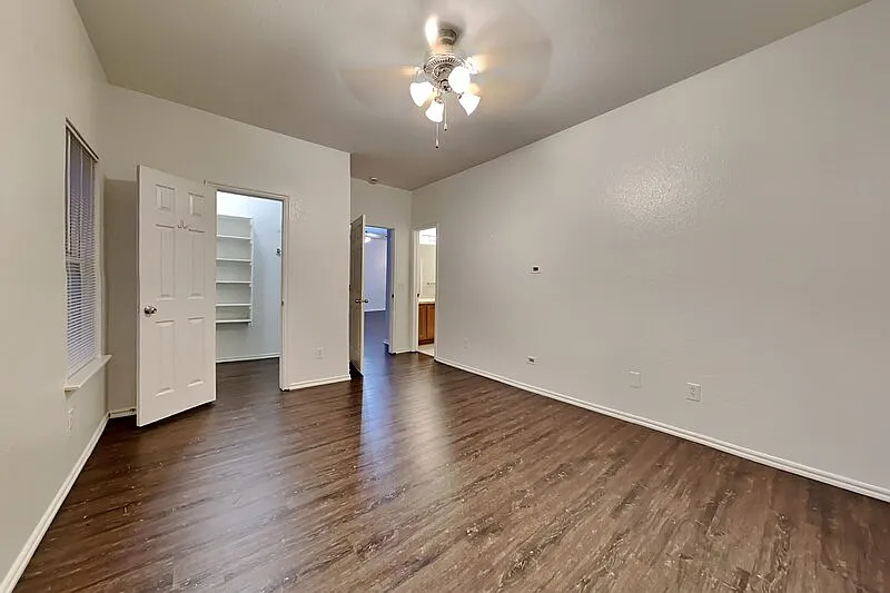 3 bed, 2.0 bath, 1418 sqft, $1,475 — Photo 3