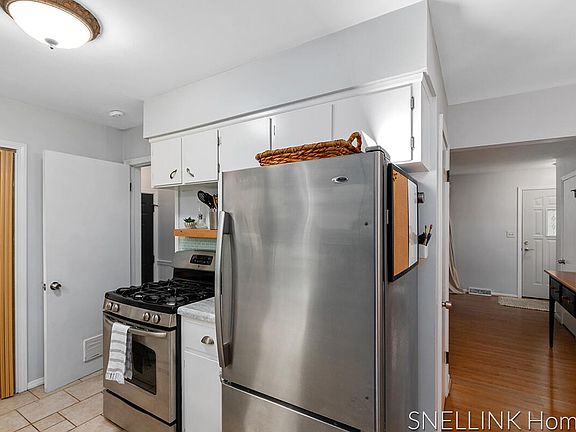 4th image of 3073 Carmel Ave SW