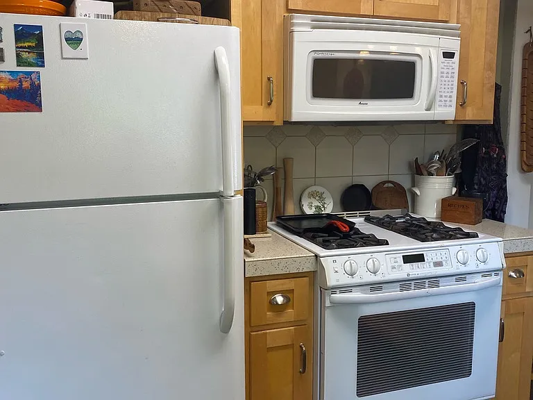 676 NE Franklin Ave — Photo 11