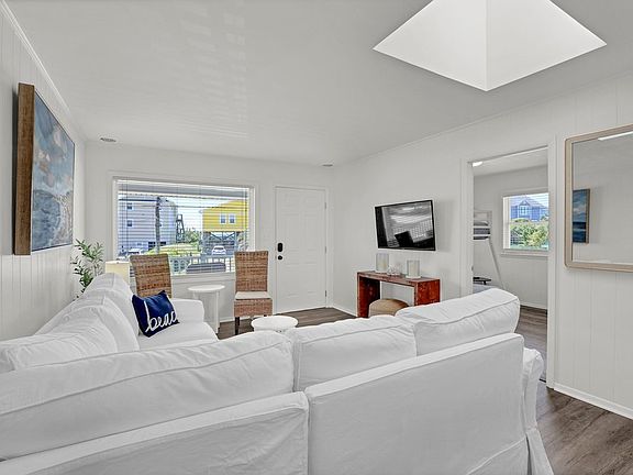 4th image of 1027 S Shore Dr #A
