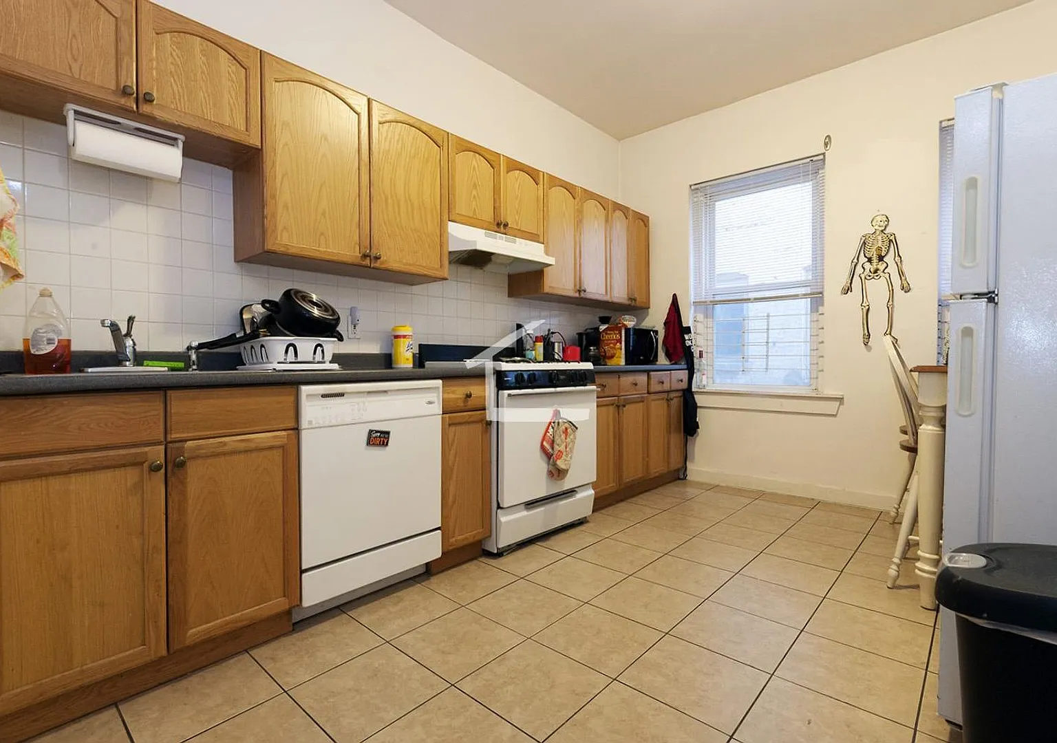 Nice, inexpensive 3 bed for the upcoming school year! — Photo 1