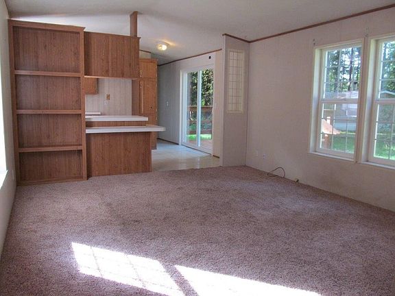 3rd image of 19915 213th St E