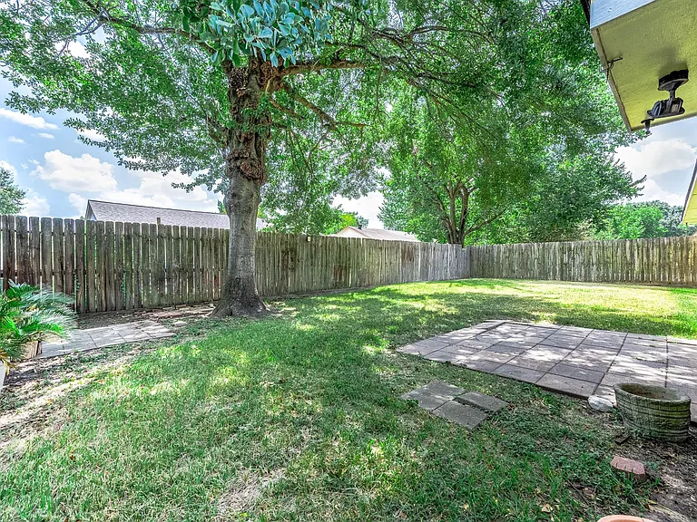 11210 Daybreak Ln — Photo 23