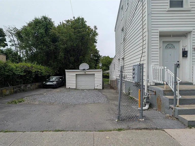 N Bridge St — Photo 14