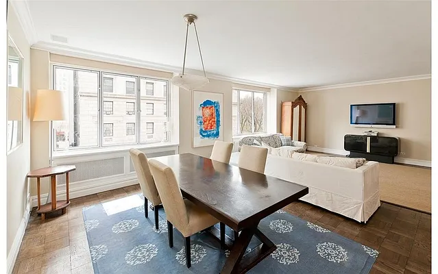 Sold by Sloane Square | media 21