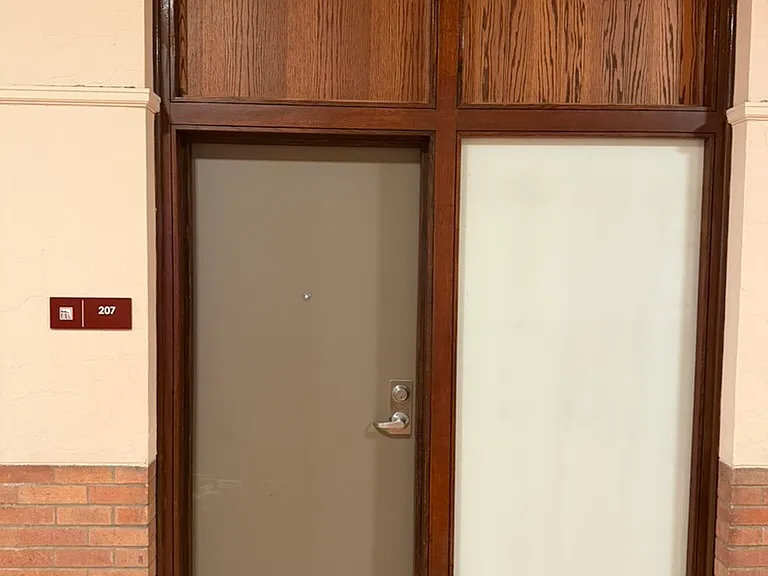 Lyon Apartments — Photo 13
