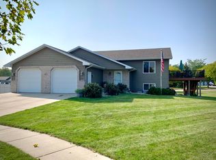 401 Wren Cir, Brookings, SD 57006