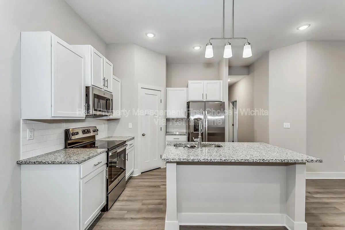 Building Photo - 3413 W 45th St S
