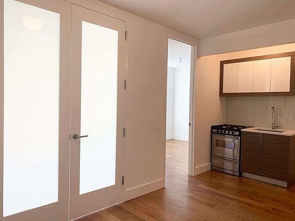2nd image of 106 Meserole St #3X