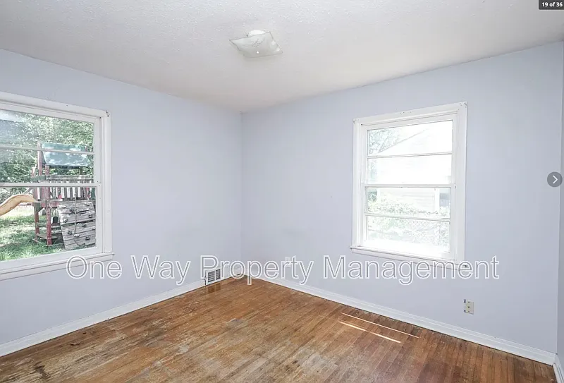 3 bed, 1.0 bath, 1086 sqft, $900 — Photo 3