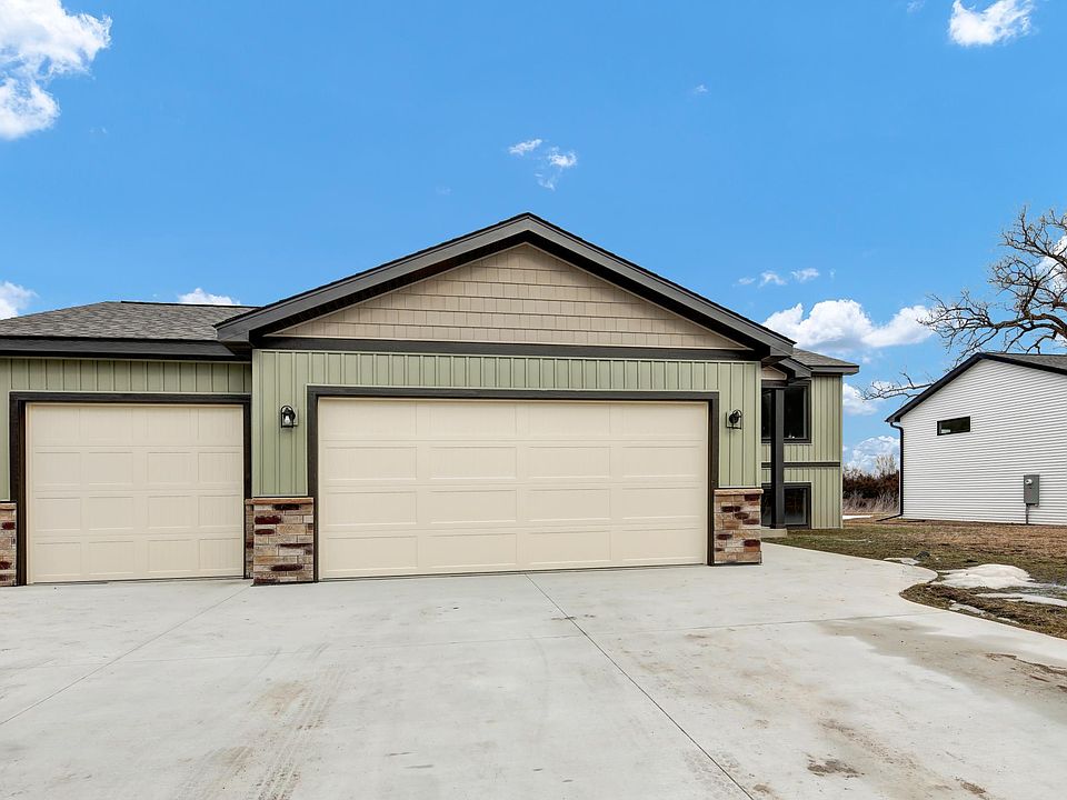 2nd image of 130 Coulee Way
