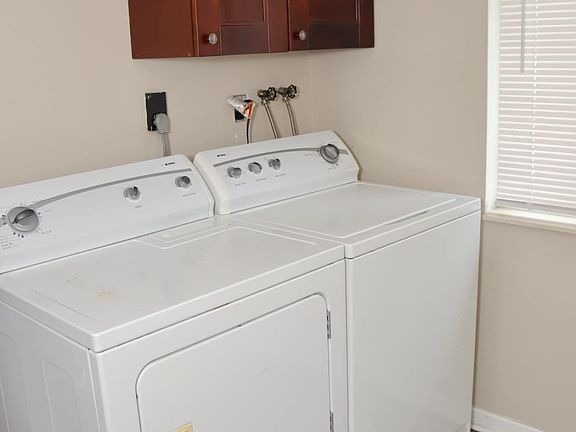 3rd image of 1528 S Myrtle Ave