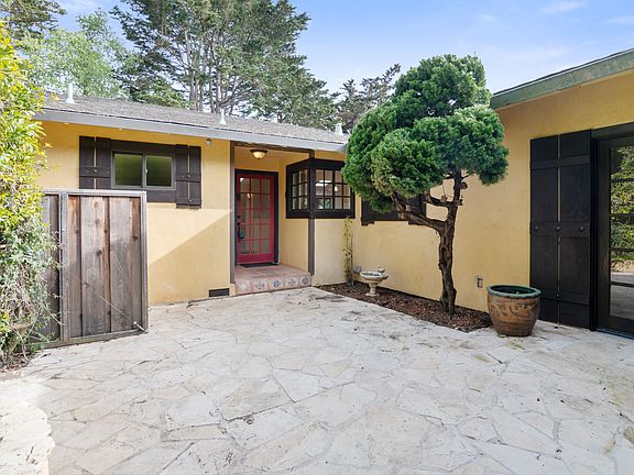 3rd image of 1001 Club House Dr