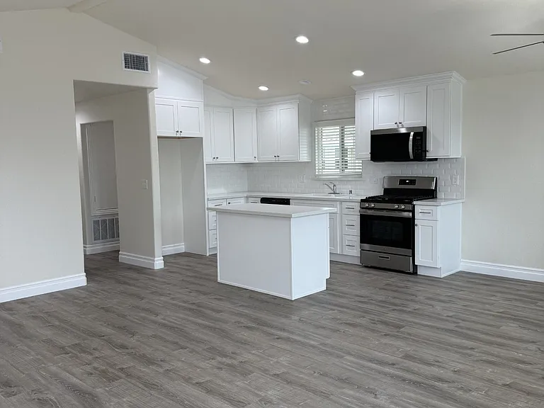 5772 Garden Grove Blvd — Photo 8