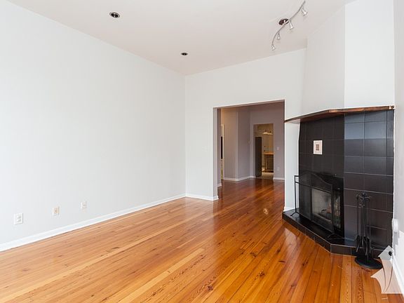 2nd image of 2204 N Clybourn Ave #3B
