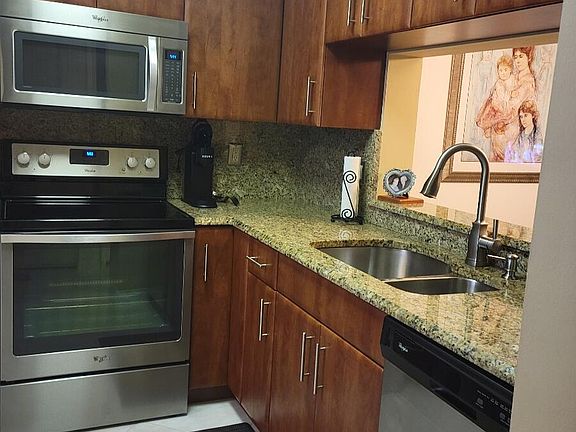 5th image of 14476 Amberly Lane #302