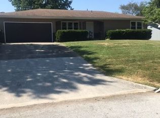 2318 E Parkwood St, Springfield, MO 65803
