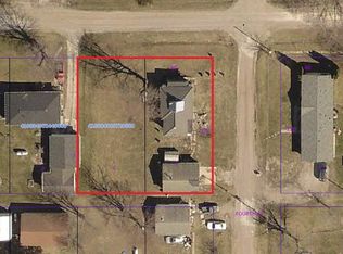 215 4th St, Plano, IA 52581