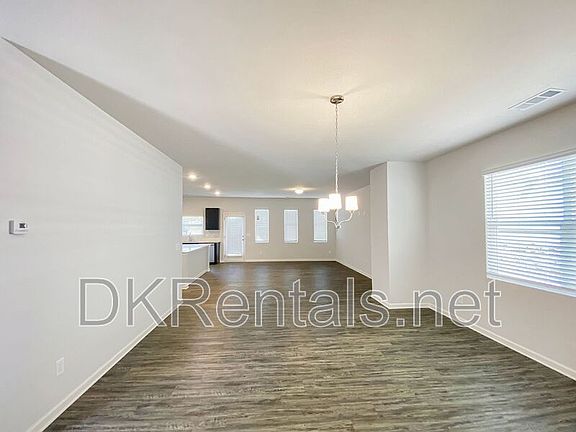 4th image of 24 Berry Dr