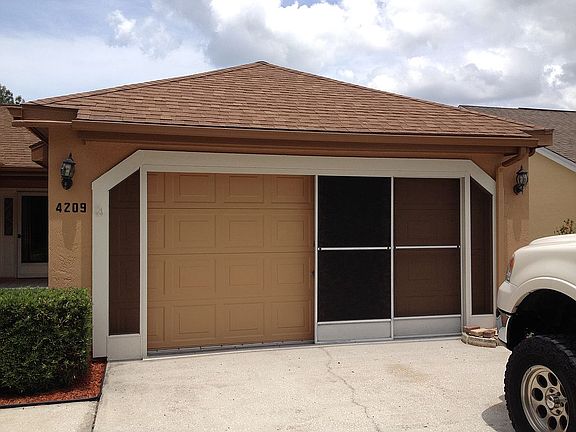 Garage w Screen enclosure